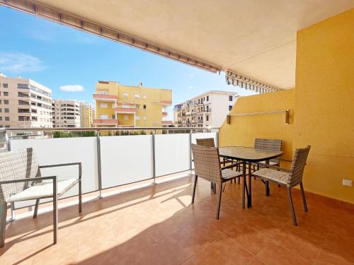 Canet de Berenguer Apartment | Global Properties, Piso practico, con terraza y piscina en la playa de Canet