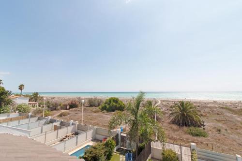 Playa de Almarda House | Global Properties, Adosado en primera linea de playa con vistas al mar