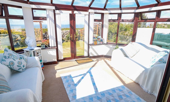 Llandanwg Cottage | Goetra
