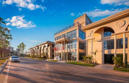 Vientiane Prefecture Hotel | Gold Phuc Resort inside Longvien Golf