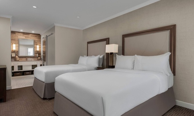 Napa Hotel | Golf in Napa Valley Resort! 3 Relaxing Suites, Onsite Golf Course, Free Parking!