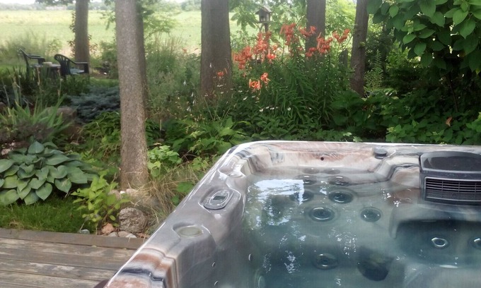 Kingsville House | "Golfview Garden Getaway" relax, wine route, golf course, beaches.