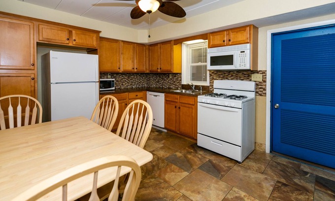 Wildwood Crest Hotel | Gondolier Motel