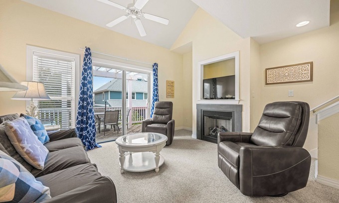 Bermuda Bay House | Good Vibes at Cambridge Cove Town Home, Family Fun Water Park, Beat Traffic with Flex-Stay