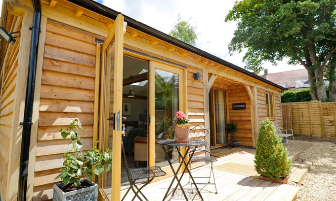 Halford Cottage | GOOSE LODGE, pet friendly, luxury holiday cottage in Halford