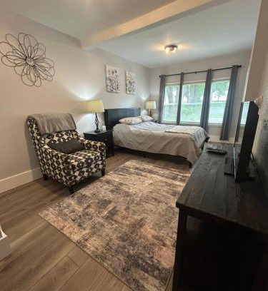 Downtown Niagara Falls House | Gorge Side Getaway 3 Bedrooms