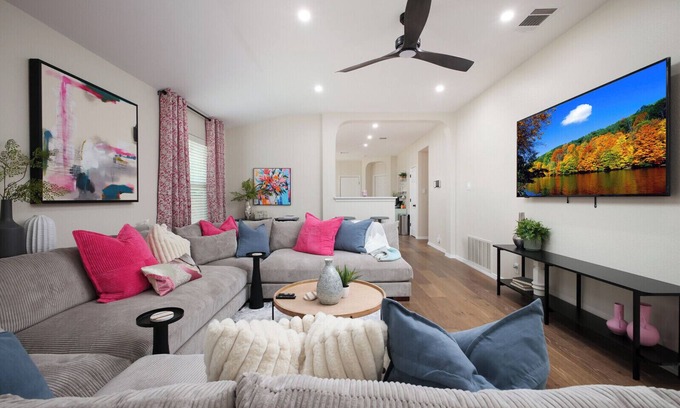 West San Antonio House | Gorgeous 1 story , 3-bedroom home in San Antonio near Sea World, Lackland AFB!