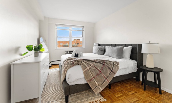 Brookline Apartment | Gorgeous 2BR Next to BU 8178