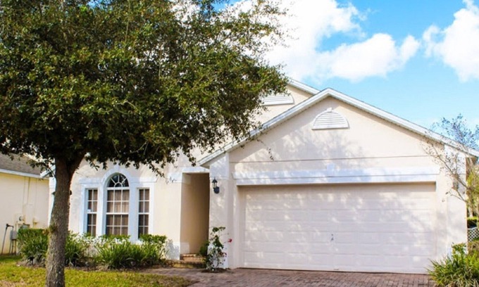 Highgate Park Villa | Gorgeous 3/2 Private Pool Home, Sleeps 7