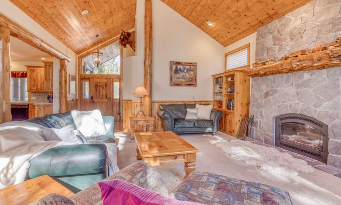 Deer Park House | Gorgeous 5 Bedroom/5 Bathroom Home w/Hot Tub, A/C, Bikes and More!