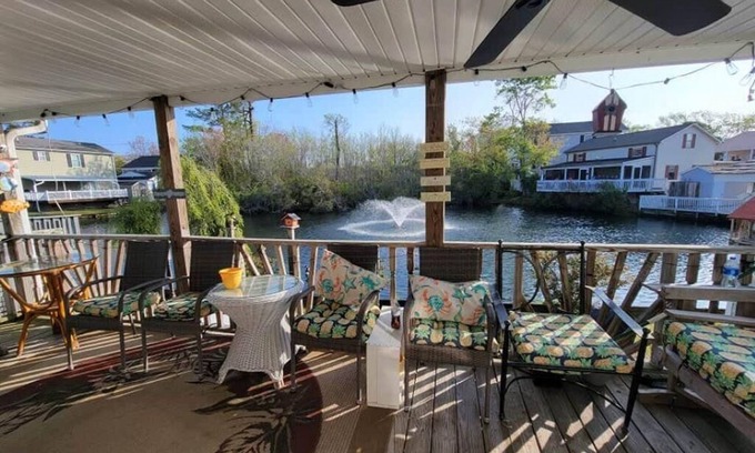 Myrtle Beach House | Gorgeous 5BR on the Lake | King Beds + Porch Views, Site 6028