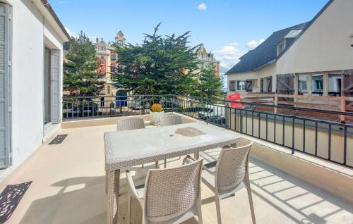 Saint-Lunaire Apartment | Gorgeous Apartment In Saint-Lunaire