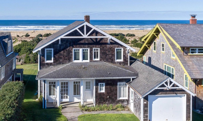 Gearhart House | Gorgeous beachfront view house, close to Gearhart main street