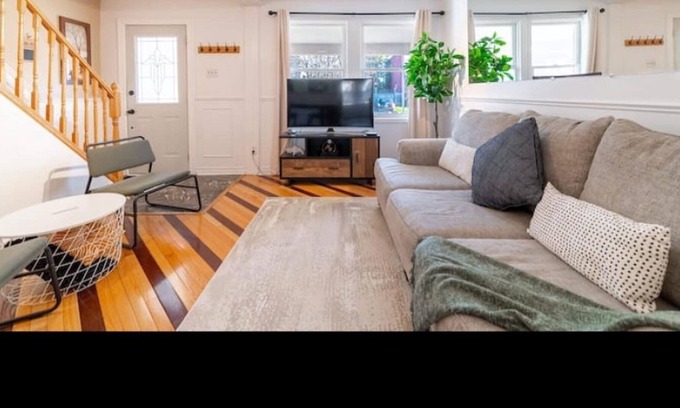 Oakwood Village House | Gorgeous & Bright Uptown Home w Parking