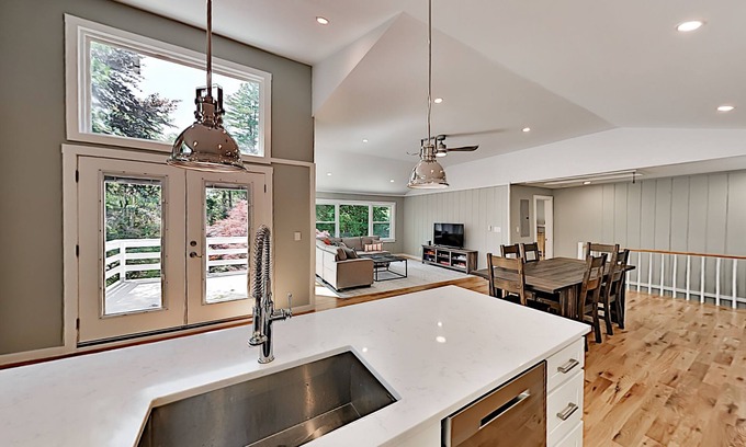 Woods Hole House | Gorgeous Fully Renovated 4BR/3BA!