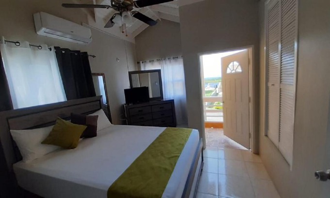 Runaway Bay Apartment | Gorgeous hideout, close to tourist attractions in Jamaica