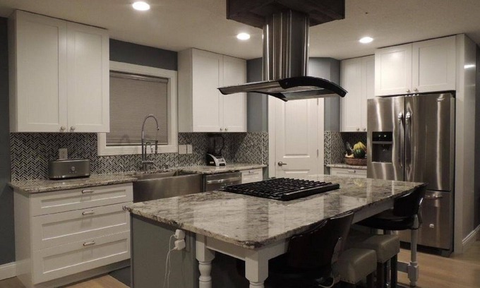 Northeast Minneapolis Arts District House | Gorgeous Home in Heart of Northeast's Art District! Just 10 min from Downtown!