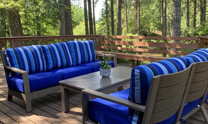 Gaston House | Gorgeous Home in the Woods, Clean! Dogs welcome
