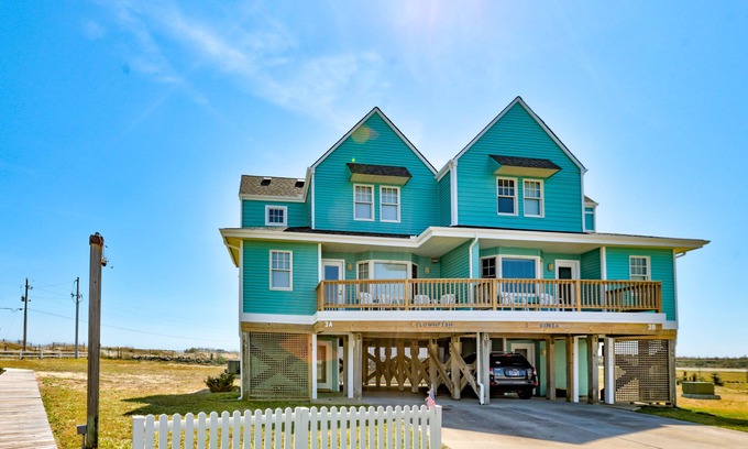 Buxton House | Gorgeous ocean-view townhouse with central AC, private W/D, patio, & pool access