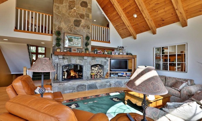 Ludlow House | Gorgeous Solitude Home with Direct Ski Access and Hot Tub