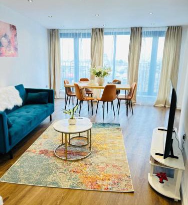 Brentwood Apartment | Gorgeous two bedroom luxury Apartment sleeps 6
