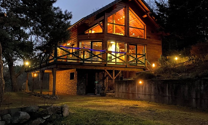 Aydat Ski Chalet | Grand Chalet en Auvergne au Bord du lac Daydat, 3 Chambres, Grand Terrain