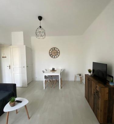 Bagnoles-de-l'Orne Apartment | Grand deux pièces au pied du parc du château