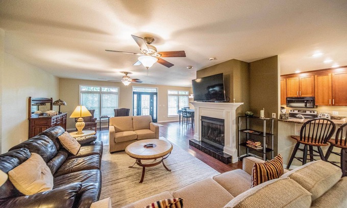 Grand Rivers House | Grand Rivers Home - Walk to Lakes & National Park!