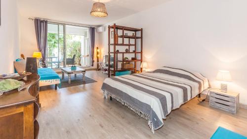 St Gilles-les-Bains Apartment | Grand T1 avec terrasse à 5min des plages et 400m de St Gilles Les Bains