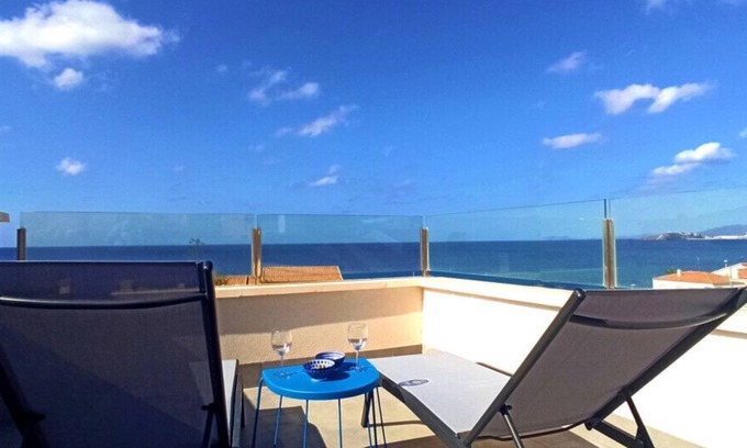 Los Puertos Apartment | Grande corner villa in Isla Plana by the sea