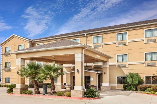 Tyler Hotel | Grander Inn & Suites by IHG