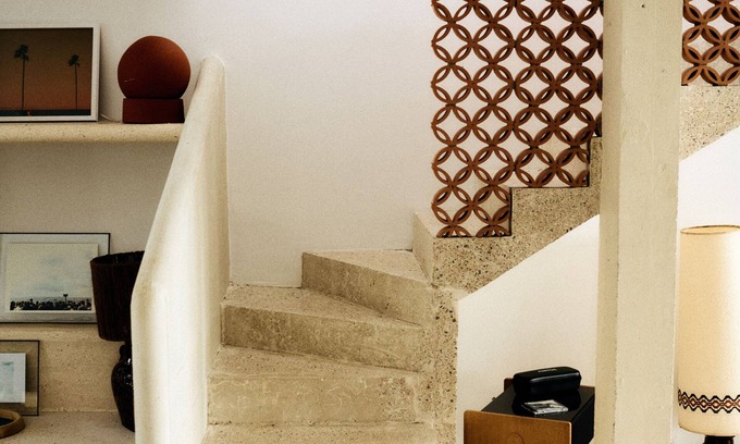 Endoume House | Granite house, feet in the water, Malmousque