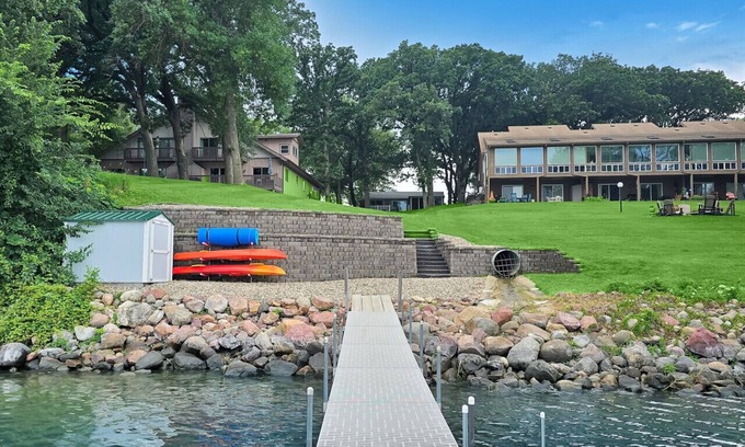 Orleans House | Grassy Knoll Retreat on the Big Spirit Lake