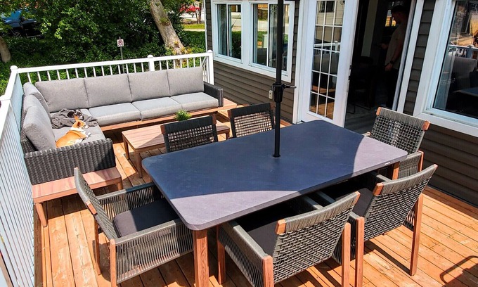 Grand Bend Cottage | Gray Haven: Perfect Fall/Winter Getaway, Lake View Patio, Hot Tub