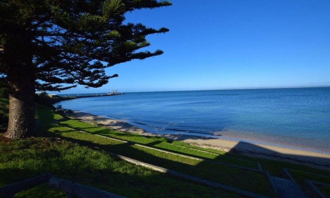 Kingscote Apartment | Graydon Lodge on Seaside-Summer Sale is now on in Esplanade and Buller St Kingscote