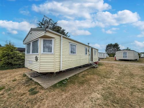 Hopton Other | Great Caravan At Breydon Water Holiday Park, Ref 10086B