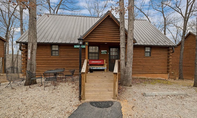Branson West Cabin | Great Escape Log Cabin Close to SDC, Discount first 10 Guests of the Season.