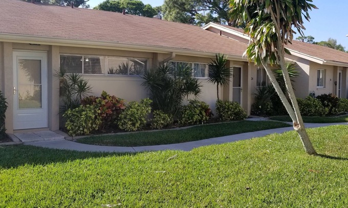 Ridge Wood Heights Apartment | Great location in Sarasota close to beaches