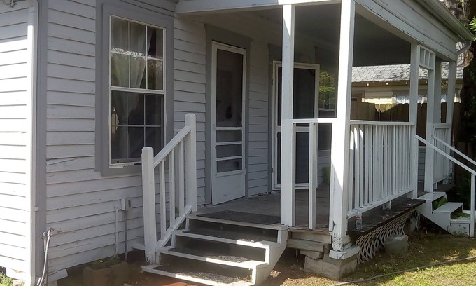 Greater East End House | Great location near downtown, Medical Center, and University of Houston Central