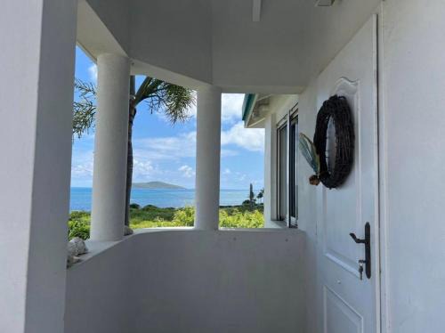 Green Cay House | Green Cay - Walk to the Beach - King Bed - AC