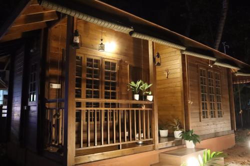 Munroe Island Bed & Breakfast | Green Chromide's Homestays