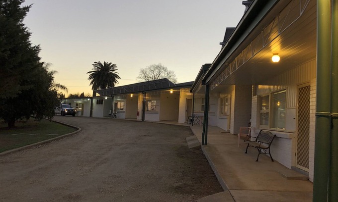 Lavington Hotel | Green Door Motel
