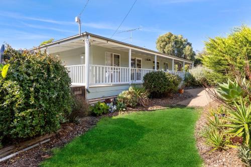 Surf Coast House | Green Gully House - BYO Linen