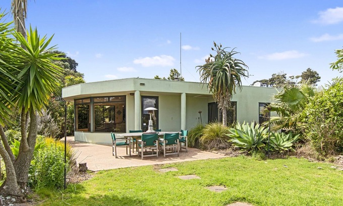 Mangawhai Heads House | Green Oasis - Mangawhai Heads Holiday Home