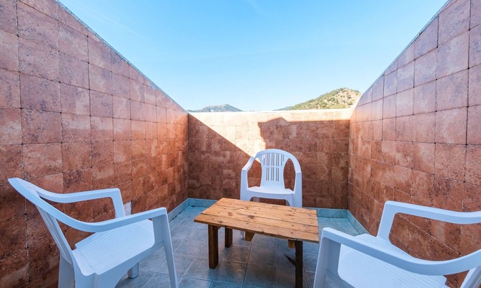 Motta Camastra Apartment | 'Green' Room with Mountain View, Shared Pool and Terrace