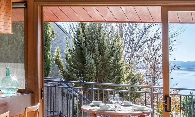 Jindabyne House | Grey Kangaroo - 2BR l Lake Front l Pet Friendly l Air-Con l BBQ l WiFi