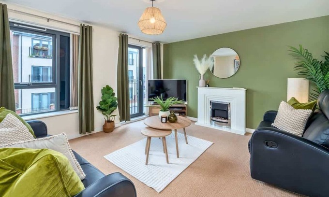 Stoke-on-Trent House | Greydawn House Summar