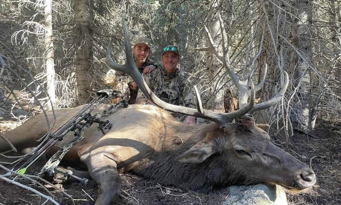 Clark Cabin | Grizzly - Stunning mountain views on the Elk River