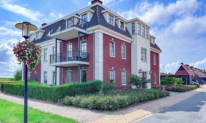 Colijnsplaat Apartment | Ground-floor apartment with sauna near the sea