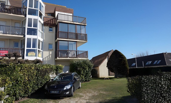 Bernieres-sur-Mer Apartment | Ground Floor Apartment, 50 m from the Beach, Bernières-sur-Mer